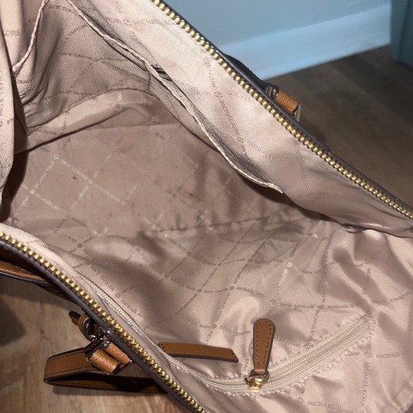 Michael kors Charlotte Large Logo and Leather Top-Zip Tote Bag - Picture 9 of 9